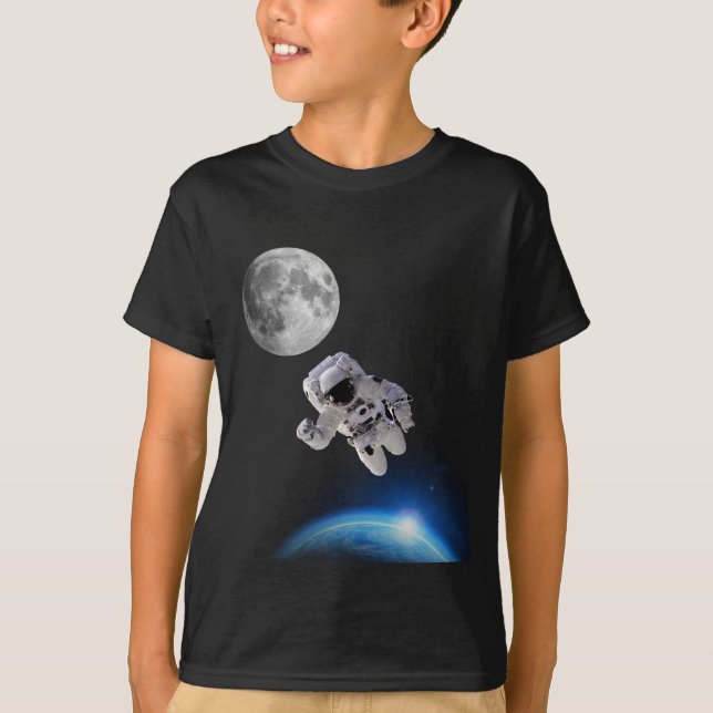 Camiseta Astronauta de Menino no Espaço (Frente)