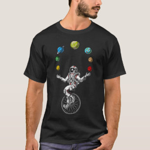 Camiseta Astronauta Faz Malabarismo com Planetas Espaciais