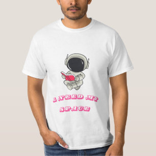 Camiseta Astronauta Fofo Lendo – Eu Preciso do Meu Espaço E