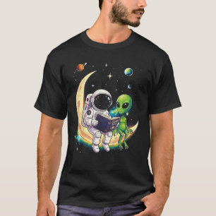 Camiseta Astronauta Lendo Livro Para Espaço Lunar Alien