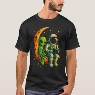 Camiseta Astronauta Lendo Livro Para Espaço Lunar Alien