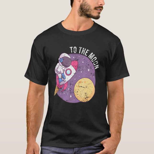 Camiseta Astronauta Na Lua Com Um Foguete (Frente)