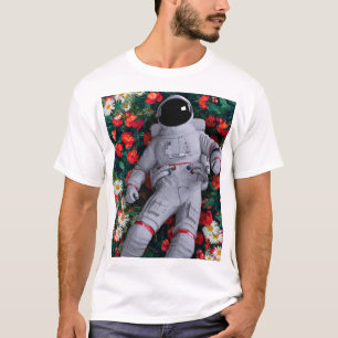 Camiseta Astronauta nas Flores