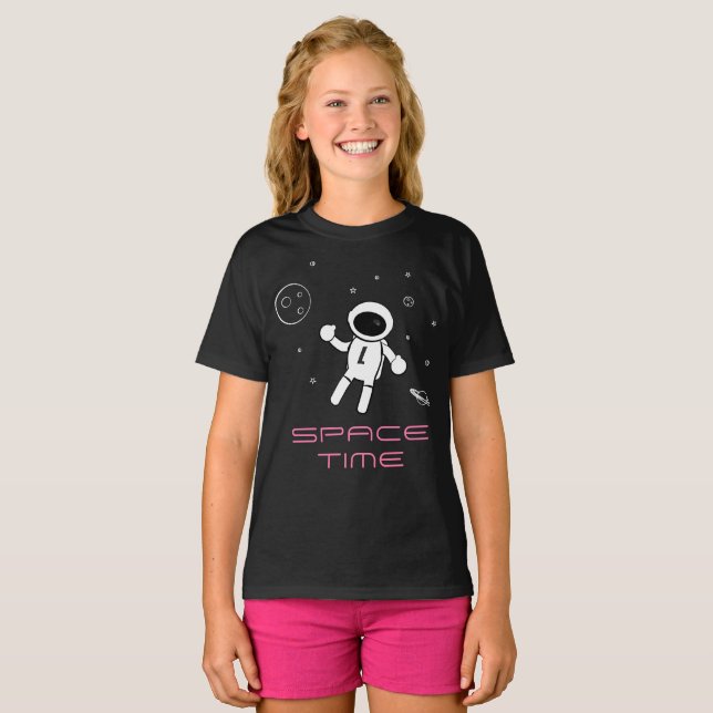 Camiseta Astronauta no Espaço - Arte em Preto, Branco e Ros (Frente Completa)