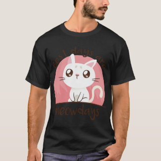 Camiseta Astronauta no espaço com lançador de foguetes.
