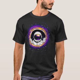 Camiseta Astronauta Olhando De Um Blackhole
