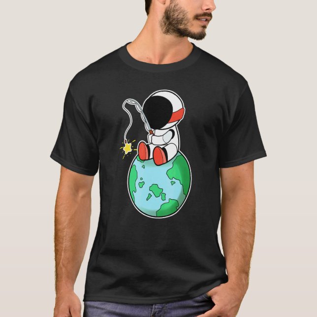 Camiseta Astronauta Pescando Na Terra (Frente)