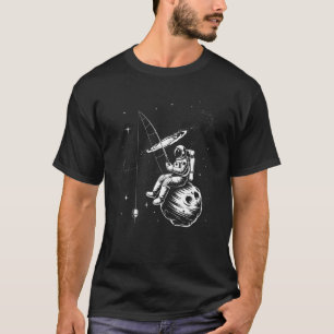 Camiseta Astronauta Pescando no Espaço Lançando Linha na Ga