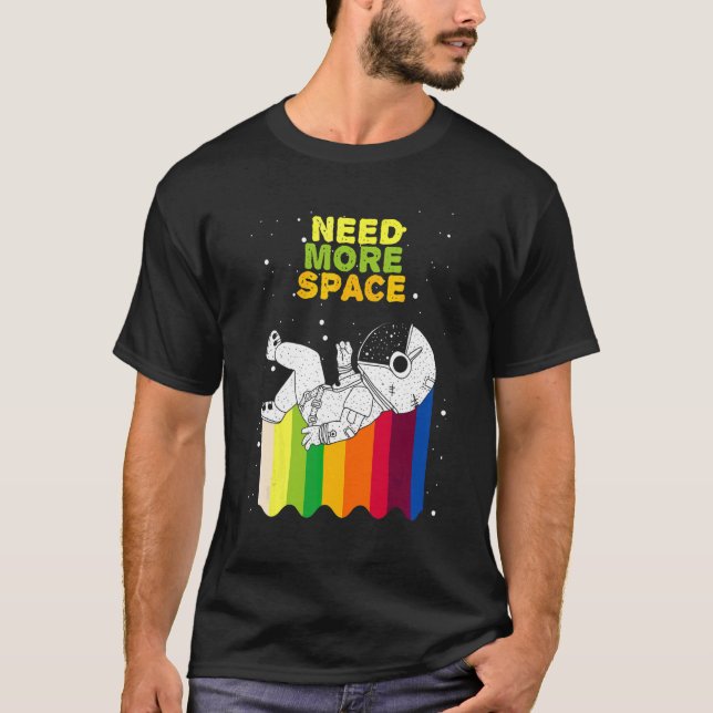 Camiseta Astronauta Precisa De Mais Espaço Galáxia Espacial (Frente)