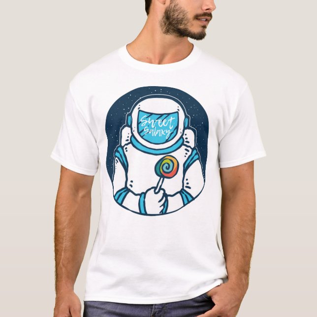 Camiseta Astronauta segurando doces com galáxia e universo (Frente)
