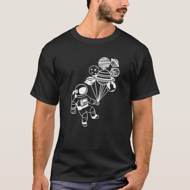 Camiseta Astronauta Segurando Planetas Do Sistema Solar Bal (Frente)