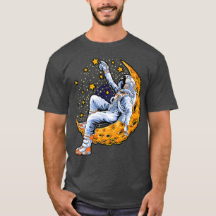 Camiseta Astronauta sentado no impressão da lua, estrelas c