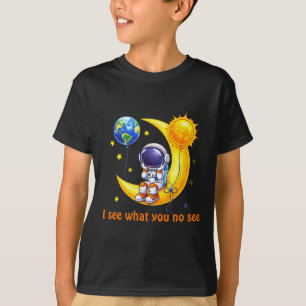 Camiseta Astronauta sob a Arte Espacial da Lua Crescente