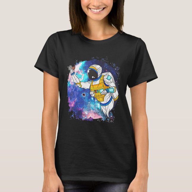 Camiseta Astronauta Tocando Dardos no Design do Espaço Exte (Frente)