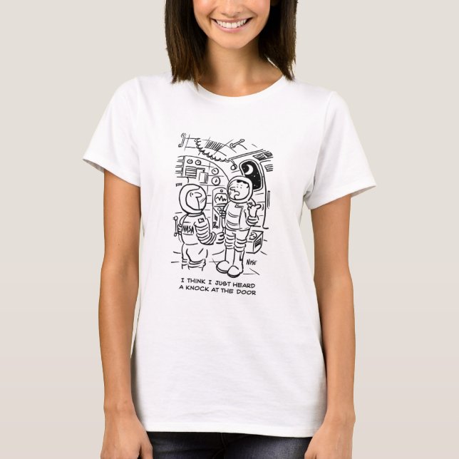 Camiseta Astronautas em Nave Espacial Ouvem uma Batida na P (Frente)