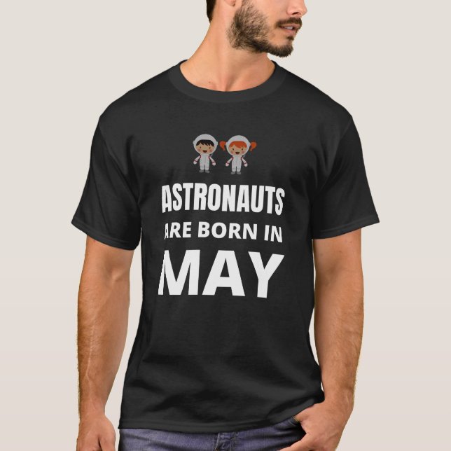 Camiseta Astronautas estão nasceres em maio (Frente)