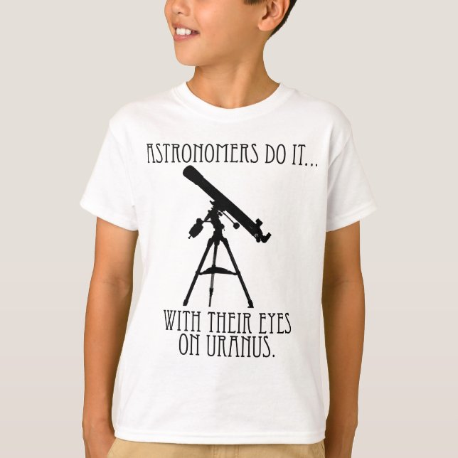 Camiseta Astrônomos Fazem Isso... Com os Olhos No Urano (Frente)
