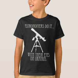 Camiseta Astrônomos Fazem Isso... Com os Olhos no Urano