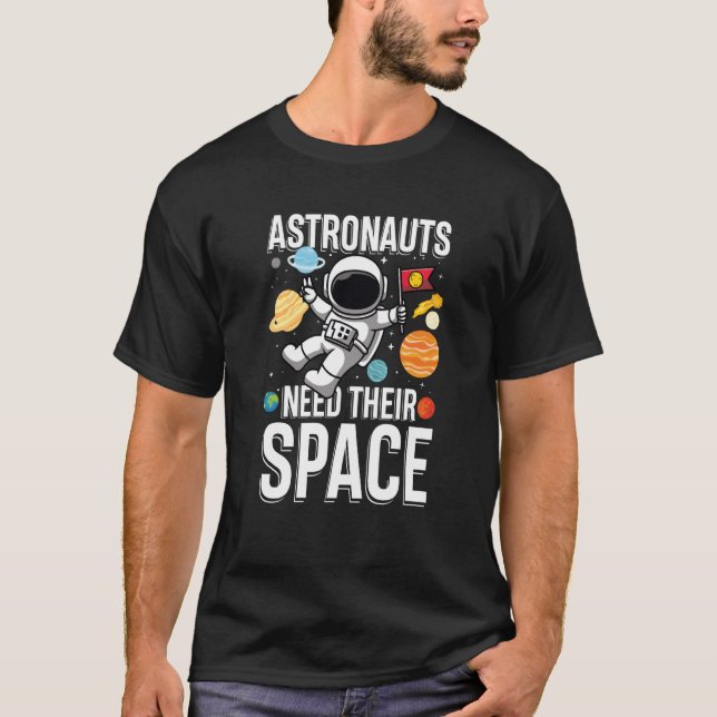 Camiseta Astronuat Precisa De Seu Espaço (Frente)