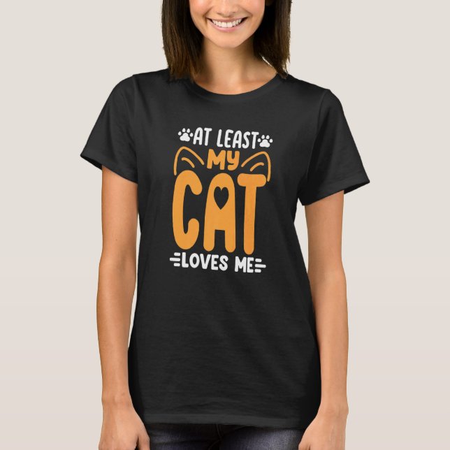 Camiseta At Least My Cat Loves Me  Cat  Kitty Cats Mom Dad (Frente)