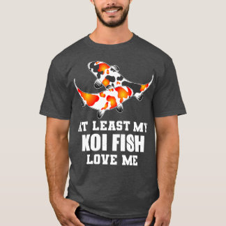 CAMISETA AT LEAST MY KOI FISH LOVE ME - FUNNY KOI