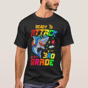 Camiseta Atacando O Estudante Da 3ª Série De Volta Para Sch