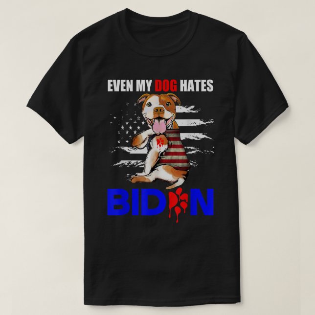 Camiseta Até Meu Cachorro Odeia Biden USA Flag Pitbull T Sh (Frente do Design)