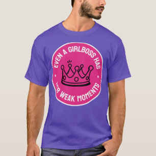 Camiseta Até Uma Menina Tem Seus Momentos Fracos Uma Menina