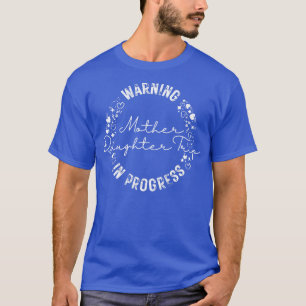 Camiseta Atenção A Viagem Da Filha Mãe Em Curso
