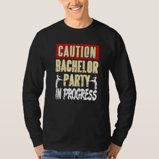 Camiseta Atenção Festa de Solteiro em Andamento Presente Re