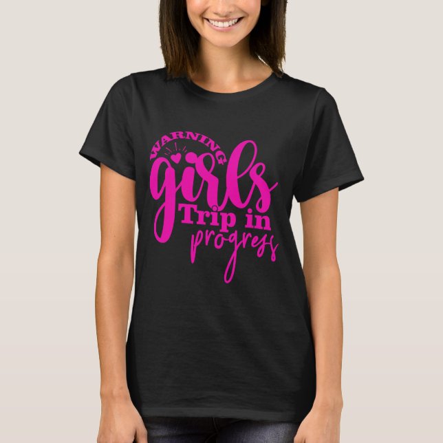 Camiseta Atenção Viagem de Meninas em Andamento (Frente)
