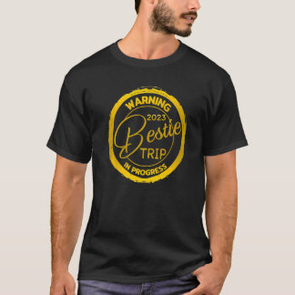Camiseta Atenção Viagem de Reunião da Melhor Amiga 2023 Em 