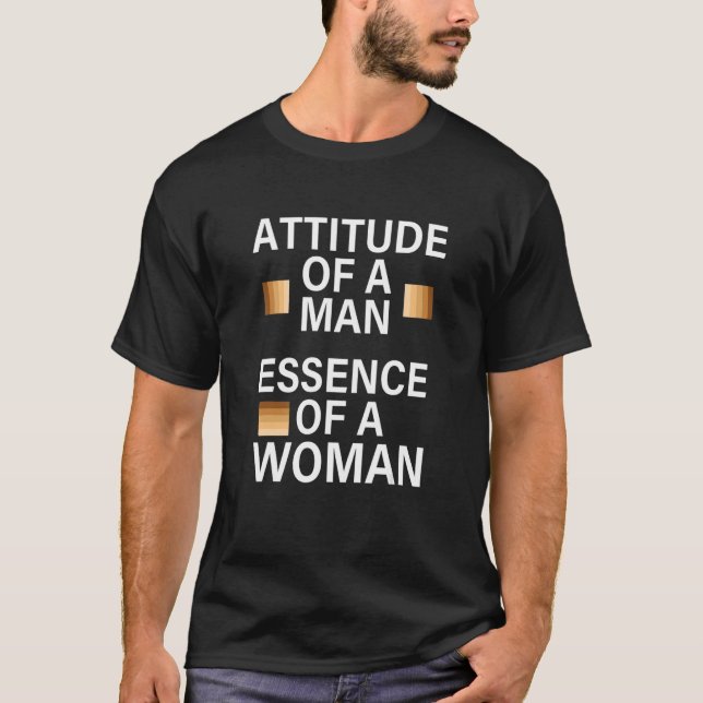 Camiseta Atitude De Um Homem Essência De Uma Roupa De Mulhe (Frente)