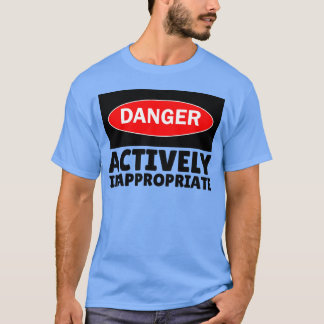 Camiseta Ativamente Inapropriado