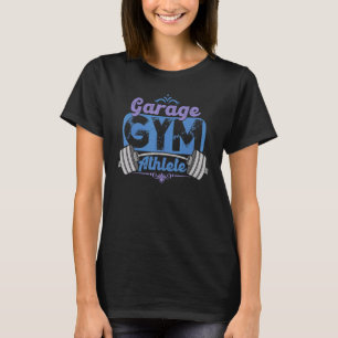Camiseta Atleta de Academia de Garagem Malhando em Casa