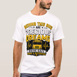 Camiseta Atrás deste ônibus estão sonhos preciosos Ônibus e