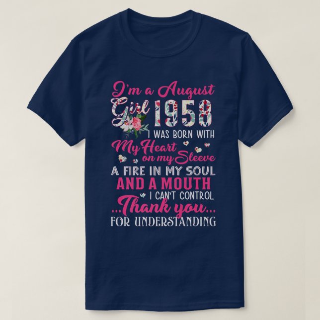 Camiseta August 1958 Birthday Girls with My Heart On My Sle (Frente do Design)