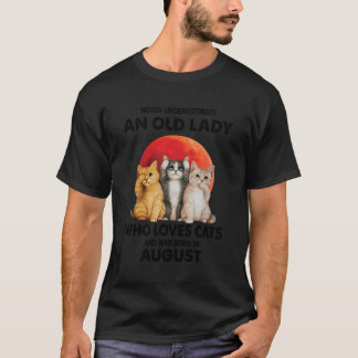 Camiseta August Nunca Subestime Uma Velha Que Ama C