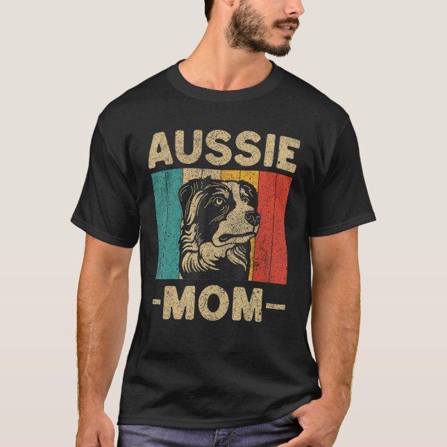 Camiseta Aussie Mom  Retro Australian Shepherd (Frente)