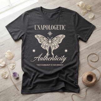 Camiseta Autenticidade Sem Desculpas Mariposa Vintage Gótic