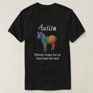 Camiseta Autismo - "listras diferentes" com o T colorido da