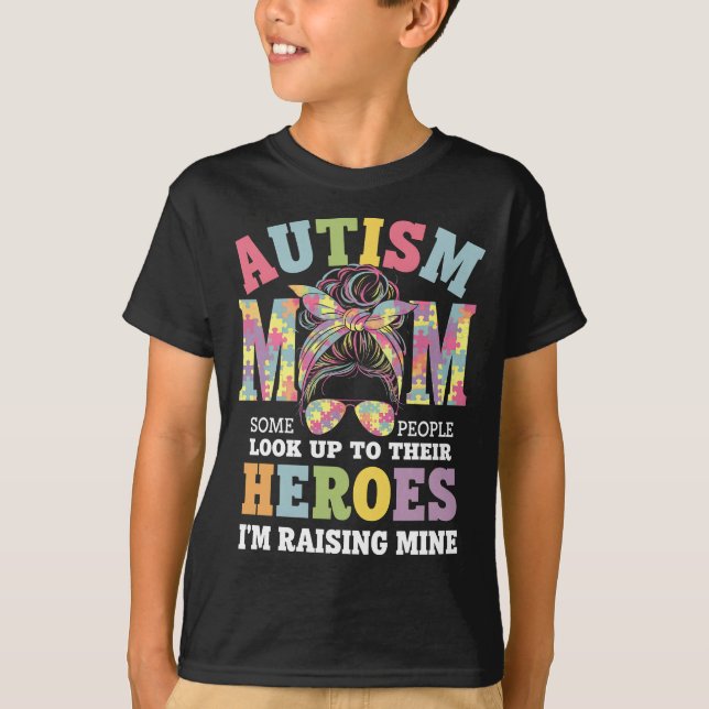 Camiseta Autismo Mãe Levantando Heróis Mensageiros Autistas (Frente)