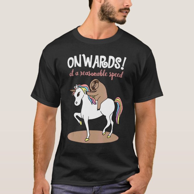 Camiseta Avançar A Uma Velocidade Razoável Unicorn Sloth Ru (Frente)