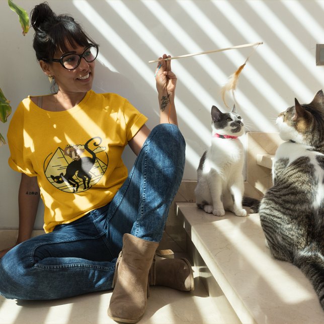 Camiseta Aventura de Gato Negro e Coruja no Egito Unisex Cu (Criador carregado)