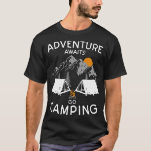Camiseta Aventura espera, acampam na natureza para caminhar