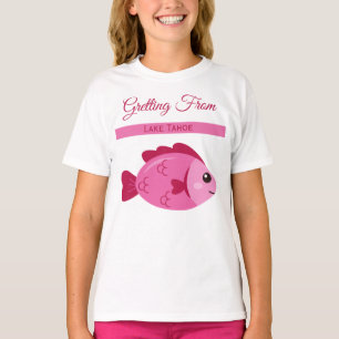 Camiseta Aventura no Lago Retro Peixe Rosa Design Vintage