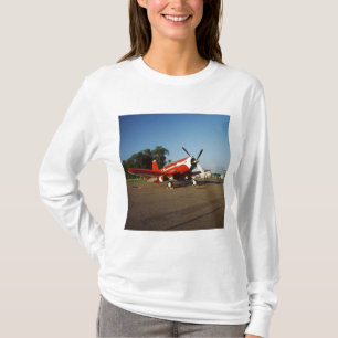 Camiseta avião F2G-1D Super Corsair em um show aéreo em
