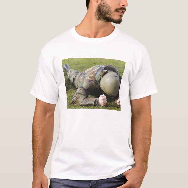 Camiseta Avião rasteja por um campo úmido (Frente)