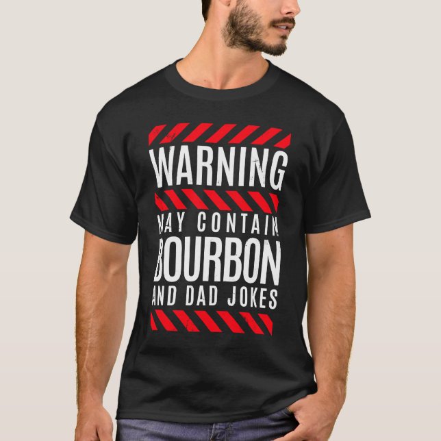Camiseta Aviso Contém Uísque Bourbon Pai & Piadas (Frente)