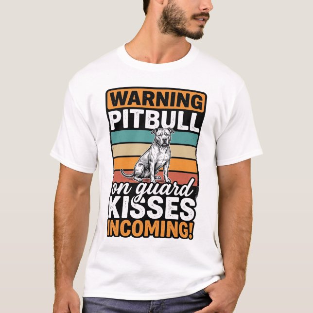 Camiseta Aviso de Pitbull Beijos a Caminho Design de Cachor (Frente)